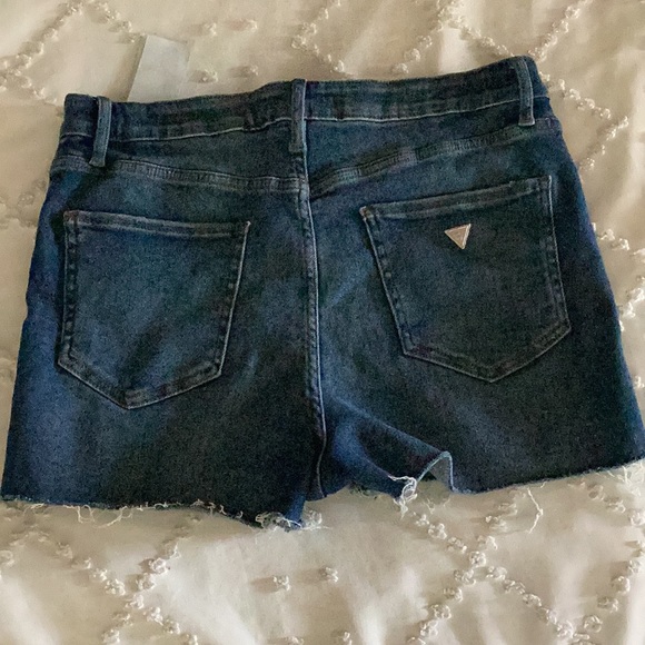 Guess women shorts size 31 - Picture 3 of 4